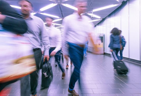 martin-adams-OAuoy7eGGGw-unsplash Rush Hour in der Stadt